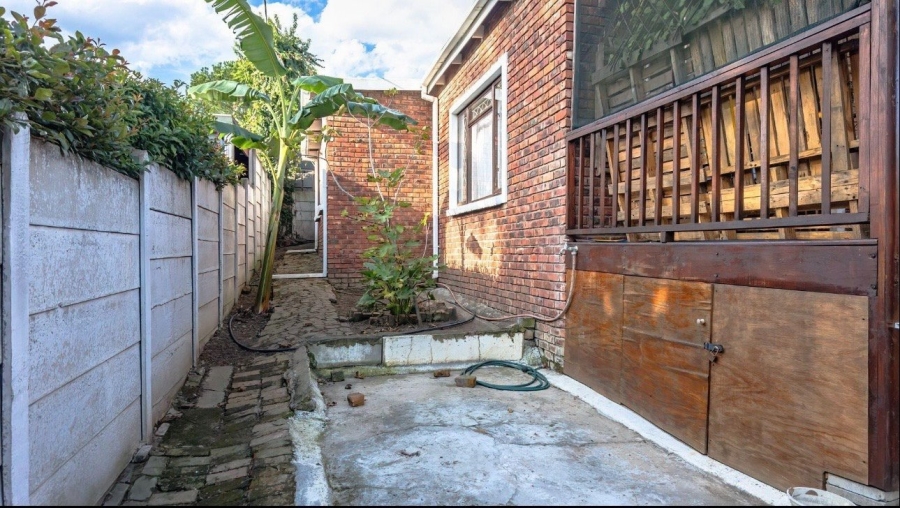5 Bedroom Property for Sale in Denneoord Western Cape